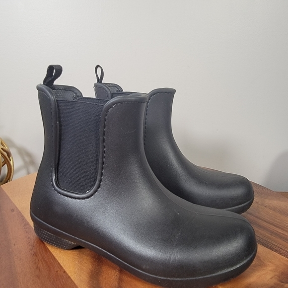 CROCS Black Rain Boots Pull on Chelsea Boot Waterproof Size Women's 4 - Picture 3 of 14